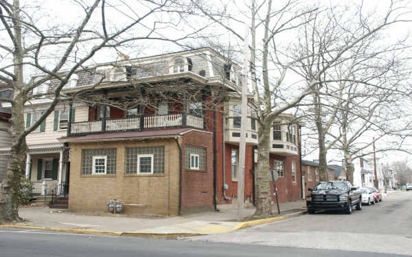 521 Radcliffe St in Bristol, PA - Building Photo