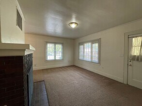 2010 Emerald St in Eugene, OR - Building Photo - Building Photo