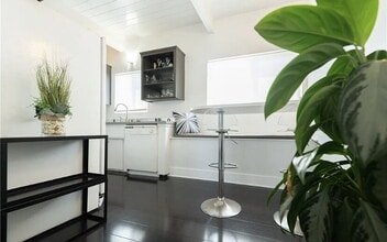 2325 Kansas Ave in Santa Monica, CA - Building Photo - Building Photo