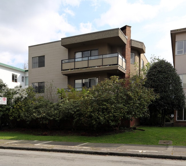1130 W 13th Ave