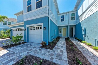 317 Via Tuscany Ave in Sarasota, FL - Building Photo - Building Photo