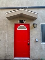 213 1/2 E 84th Pl in Los Angeles, CA - Building Photo