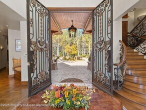 715 Willoughby Way in Aspen, CO - Building Photo - Building Photo