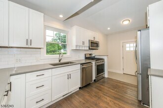 266 Elmwood Ave in Maplewood, NJ - Building Photo - Building Photo