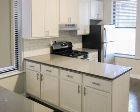 2730 N Wayne Ave, Unit 2 in Chicago, IL - Building Photo - Building Photo