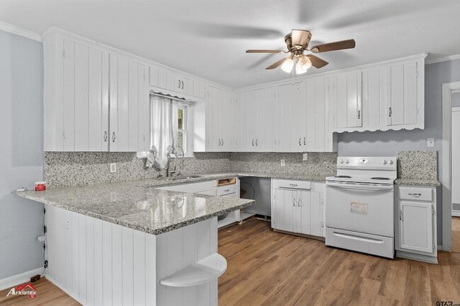 property at 1307 Ash Ln