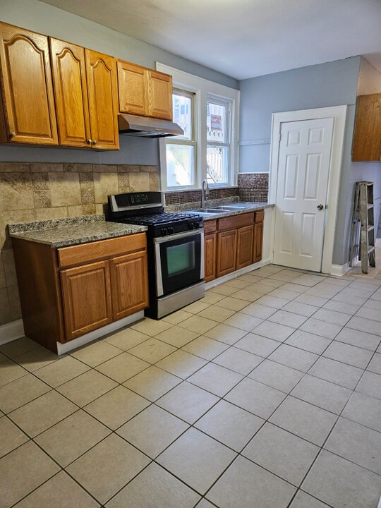 163 E 23rd St, Unit 1 in Paterson, NJ - Building Photo