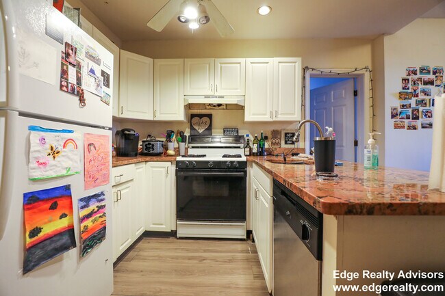 61 Thatcher St, Unit 1 in Brookline, MA - Building Photo - Building Photo