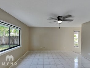 5403 Decatur St in Orlando, FL - Foto de edificio - Building Photo