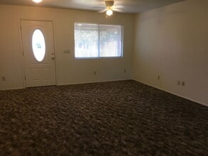 1162 Le Brun Ln in Redding, CA - Building Photo - Building Photo