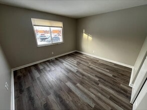 4669 Hilton Ave in Columbus, OH - Foto de edificio - Building Photo