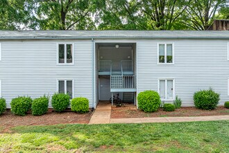 Sharon Lakes in Charlotte, NC - Building Photo - Building Photo