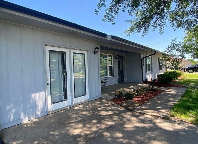 50021 Del Ra Dr in Greenville, TX - Foto de edificio - Building Photo