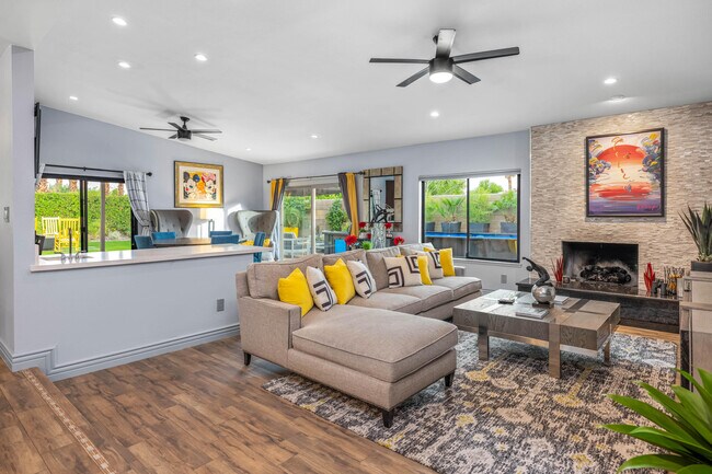 1289 E Caleta Way in Palm Springs, CA - Building Photo - Building Photo