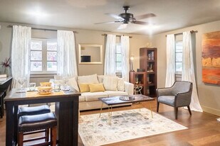303 NW F St in Bentonville, AR - Building Photo