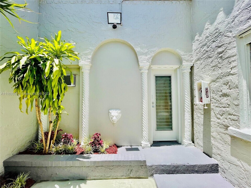 442 SW 10th Ave-Unit -2 in Miami, FL - Building Photo