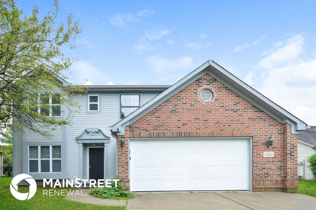 1017 Crimson King Pkwy in Mooresville, IN - Foto de edificio