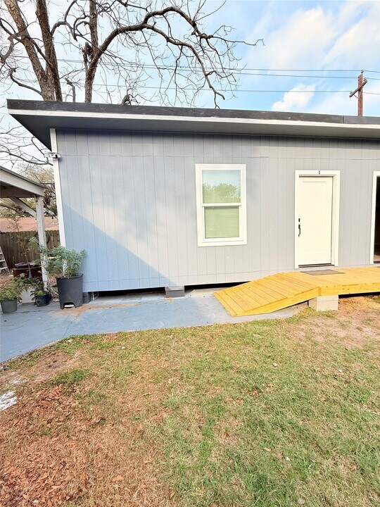 814 Saddle Rock Dr in Houston, TX - Building Photo