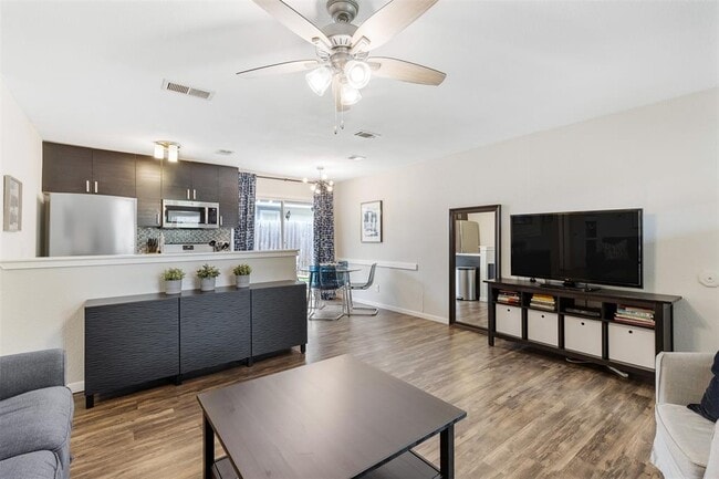 2200 Lanier Dr in Austin, TX - Building Photo - Building Photo