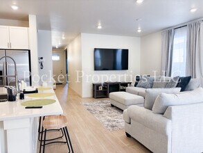 577 W Norwich St in Meridian, ID - Building Photo - Building Photo