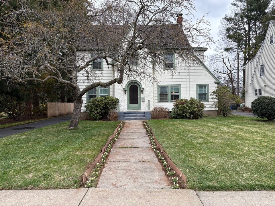 20 Wardwell Rd in West Hartford, CT - Building Photo