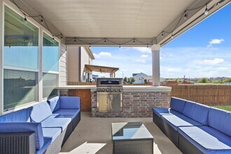 102 Whitney Dr in Elgin, TX - Building Photo - Building Photo