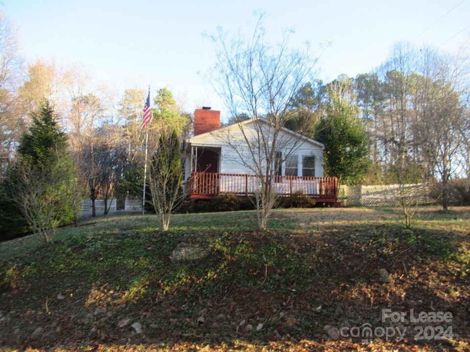 628 Southside Church Rd in Lincolnton, NC - Building Photo