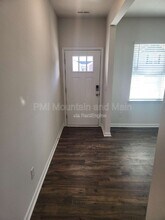 568 Country Oak Dr in Asheville, NC - Building Photo - Building Photo
