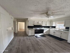 10 Grove Pl in Albany, NY - Building Photo - Building Photo