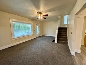 2442 16th St NE in Canton, OH - Foto de edificio - Building Photo