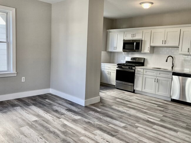 72 Clinton Pl, Unit 1 East
