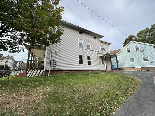 232 Glen St in New Britain, CT - Building Photo - Building Photo