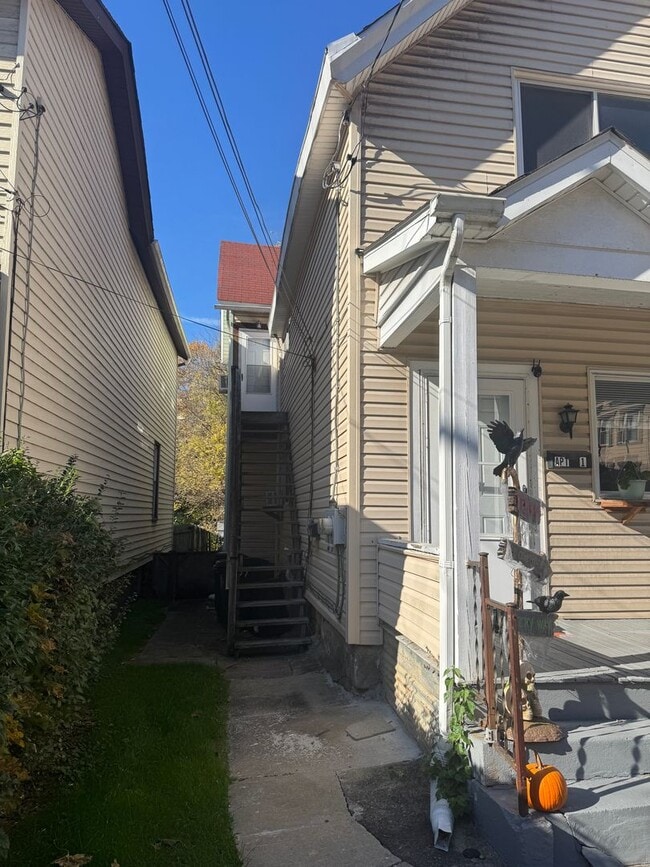 207 Railroad Ave in Carnegie, PA - Building Photo - Building Photo