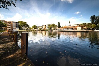 2741 Taft St-Unit -109 in Hollywood, FL - Building Photo - Building Photo