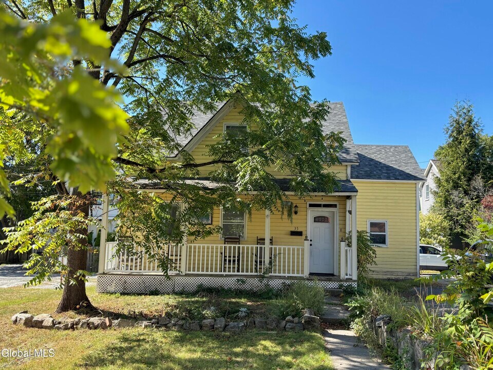 35 State St in Saratoga Springs, NY - Building Photo
