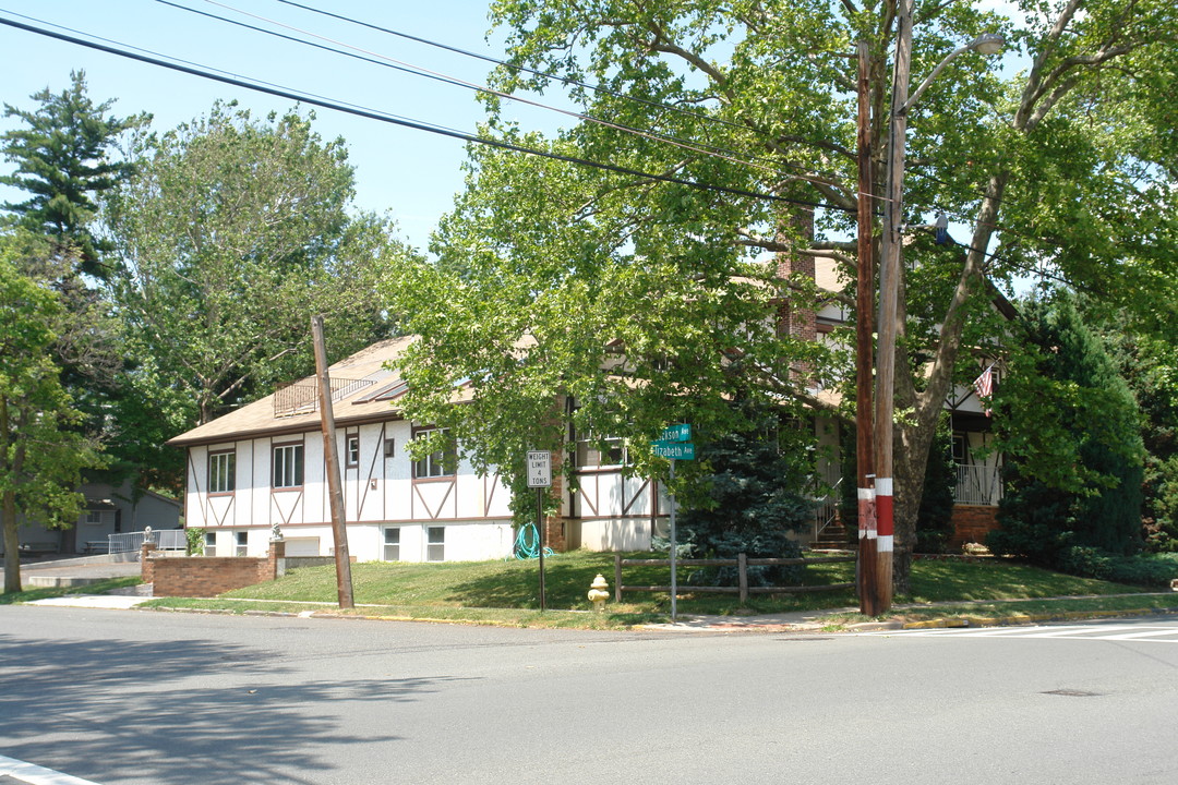 1924 Elizabeth Ave in Rahway, NJ - Foto de edificio