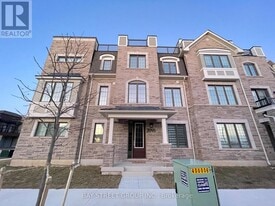 3095 Travertine Dr in Oakville, ON - Building Photo