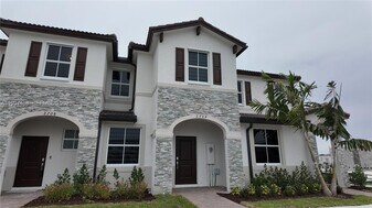 2704 SE 26th Ave in Homestead, FL - Building Photo