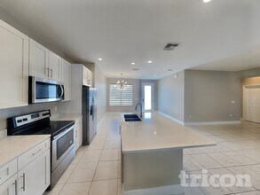 2990 Galaxy St in Deltona, FL - Foto de edificio - Building Photo