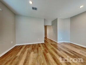 6092 Dolostone Dr in Lakeland, FL - Foto de edificio - Building Photo