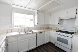 2701 S El Camino Real in San Clemente, CA - Building Photo - Building Photo