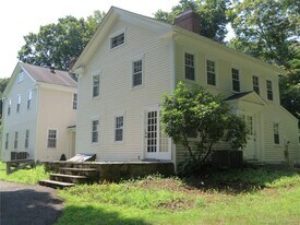 57 Castle Meadow Rd in Newtown, CT - Building Photo