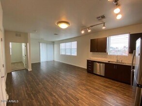 11 S 12th St, Unit A1 in Phoenix, AZ - Building Photo - Building Photo