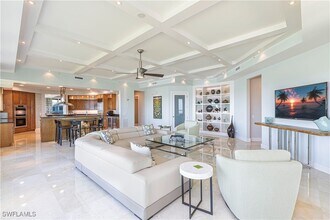 295 Grande Way in Naples, FL - Foto de edificio - Building Photo