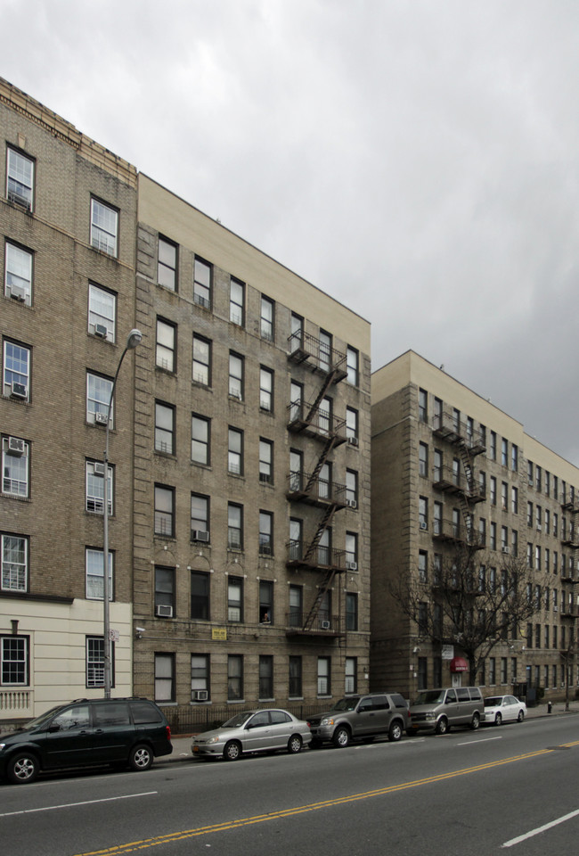 2315 University Ave in Bronx, NY - Foto de edificio - Building Photo