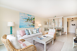 227 Brazilian Ave in Palm Beach, FL - Building Photo - Building Photo