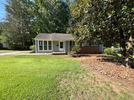 1413 Gracewood Dr in Greensboro, NC - Building Photo