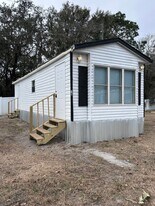 37021 Tucker Rd in Zephyrhills, FL - Building Photo