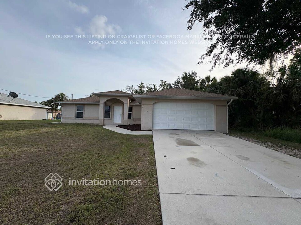 6333 Fielding St in North Port, FL - Foto de edificio