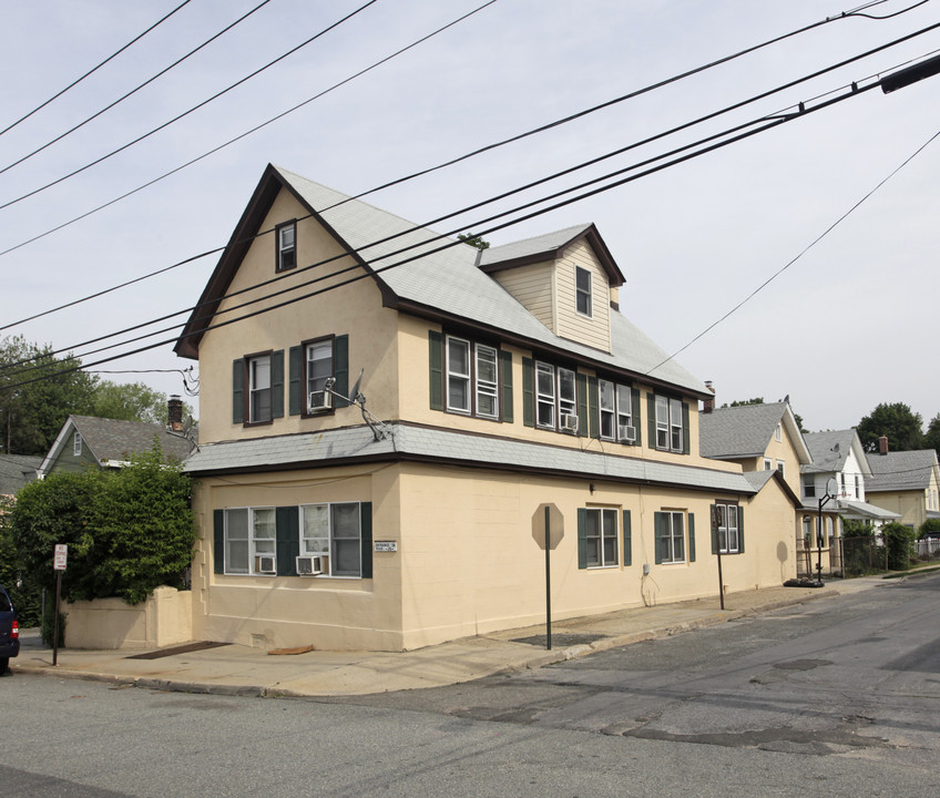 26 Grove St in Glen Cove, NY - Building Photo